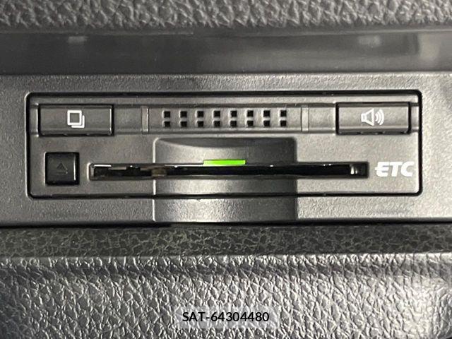 Toyota VOXY 2015-10 6221045-5