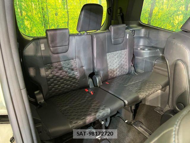 Toyota VOXY 2023-08 6220978-9