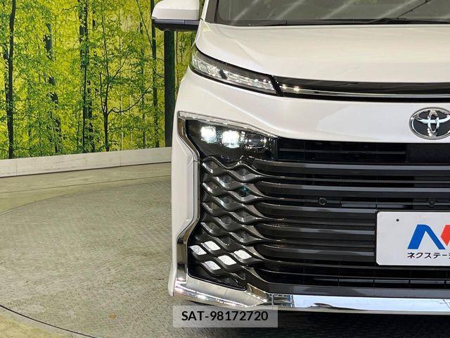 Toyota VOXY 2023-08 6220978-12