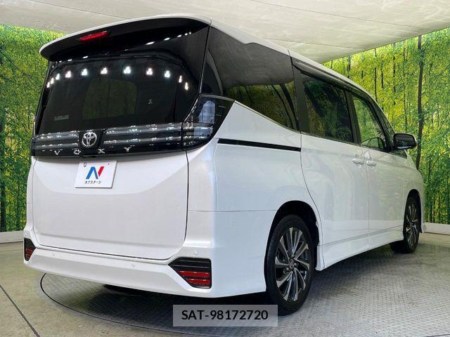 Toyota VOXY 2023-08 6220978-16
