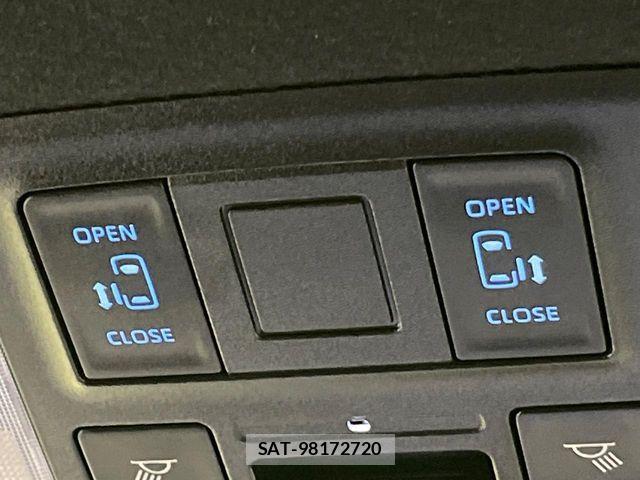 Toyota VOXY 2023-08 6220978-2
