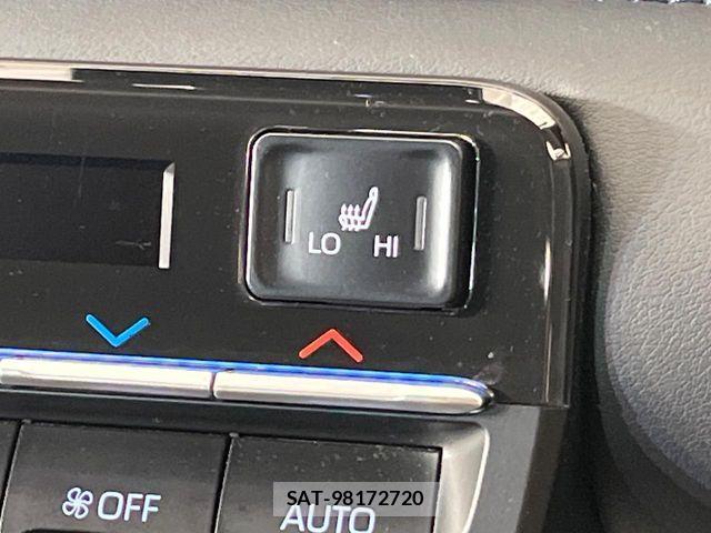 Toyota VOXY 2023-08 6220978-6