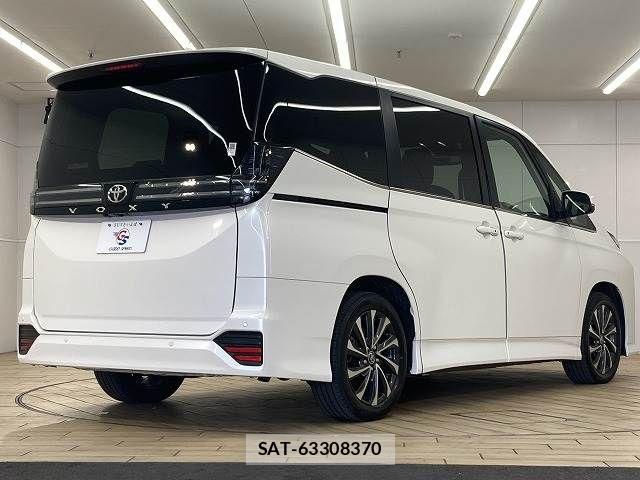Toyota VOXY 2025-04 6220988-15