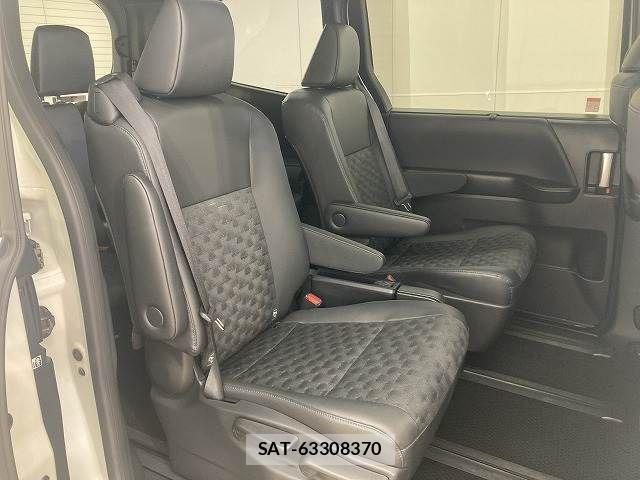 Toyota VOXY 2025-04 6220988-5