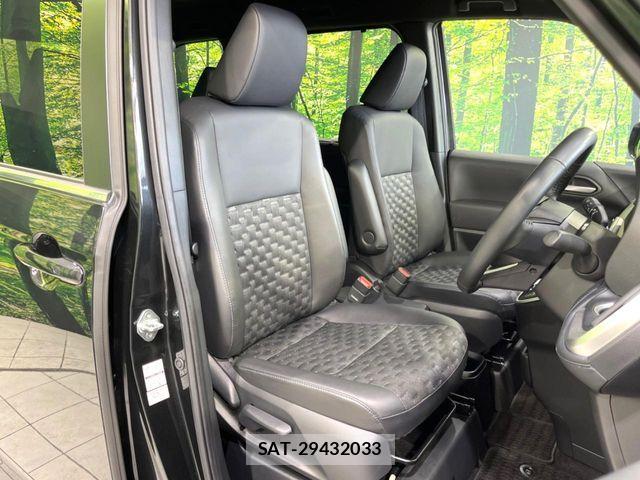 Toyota VOXY 2024-02 6220981-7