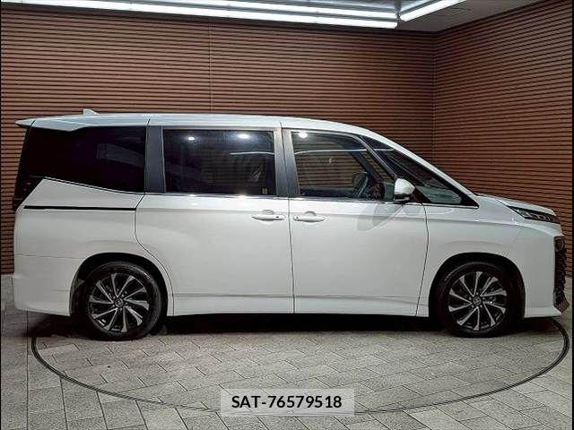 Toyota VOXY 2025-04 6220997-17