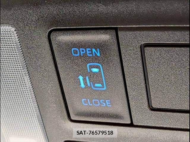 Toyota VOXY 2025-04 6220997-4