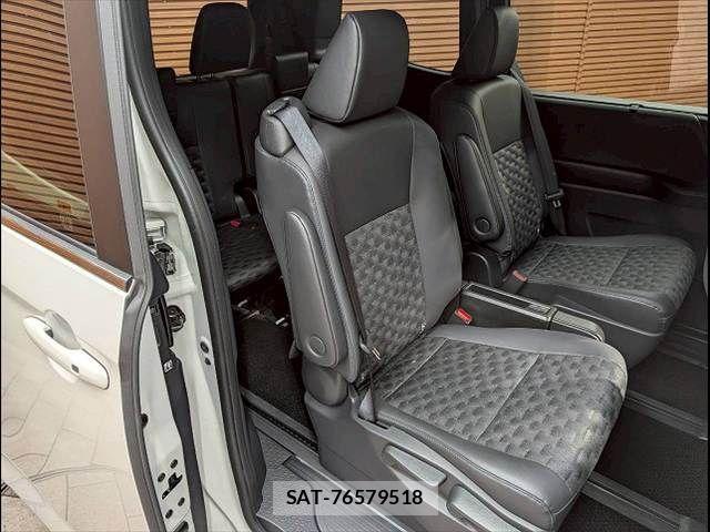 Toyota VOXY 2025-04 6220997-7