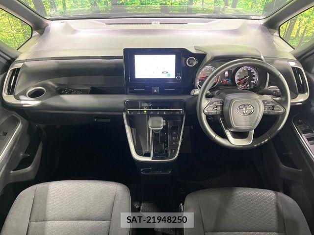 Toyota VOXY 2022-05 6221009-4