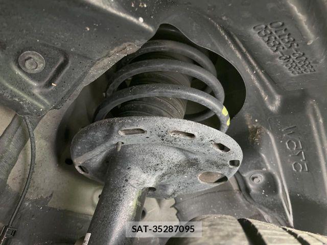 Toyota VOXY 2015-05 6248331-19