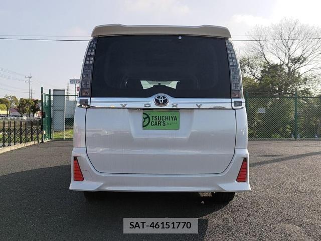 Toyota VOXY 2015-04 6248333-9