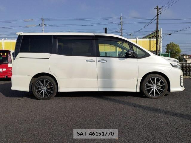 Toyota VOXY 2015-04 6248333-10
