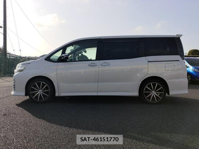 Toyota VOXY 2015-04 6248333-11