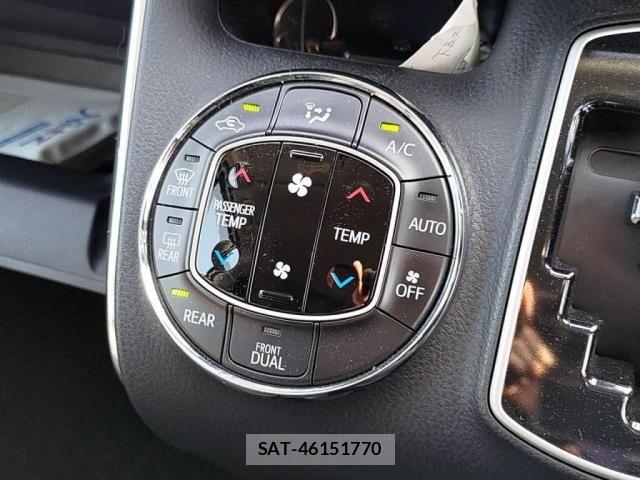 Toyota VOXY 2015-04 6248333-13