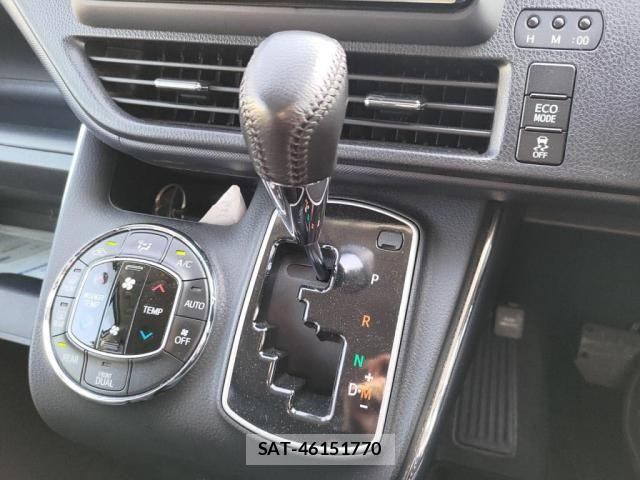Toyota VOXY 2015-04 6248333-14