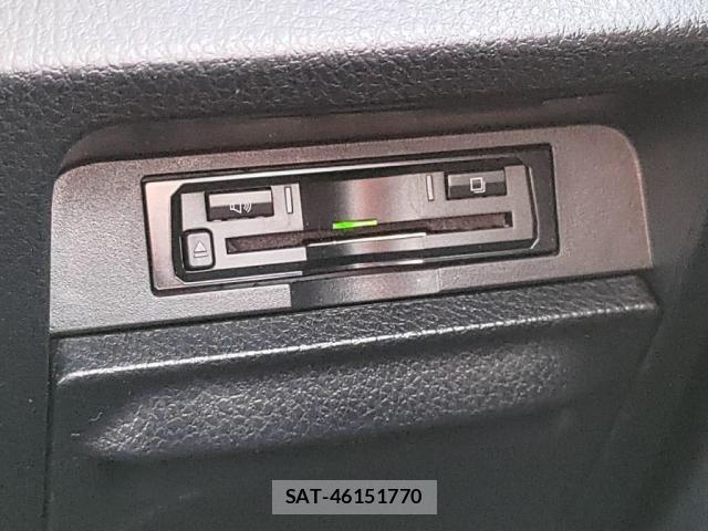 Toyota VOXY 2015-04 6248333-18