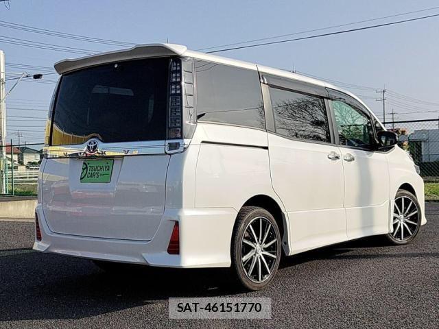 Toyota VOXY 2015-04 6248333-1