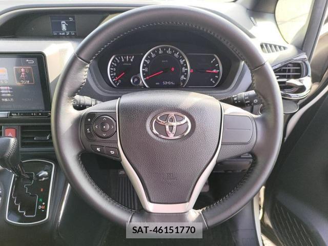 Toyota VOXY 2015-04 6248333-19