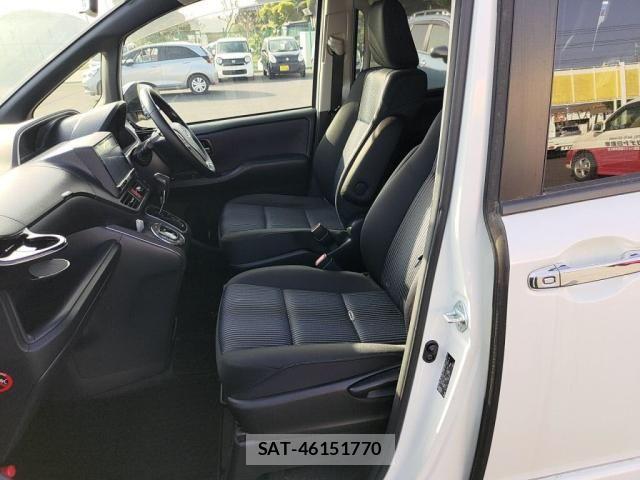 Toyota VOXY 2015-04 6248333-21