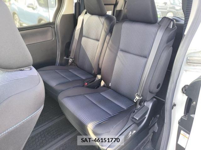 Toyota VOXY 2015-04 6248333-22