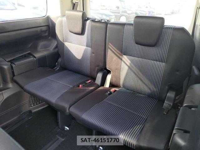 Toyota VOXY 2015-04 6248333-23