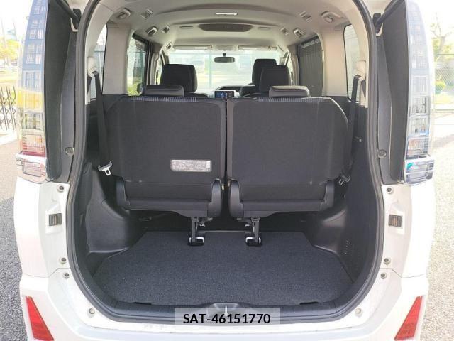 Toyota VOXY 2015-04 6248333-24