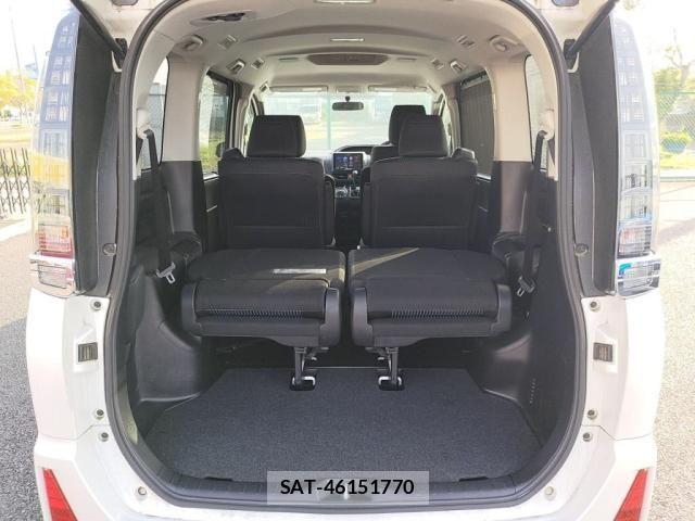 Toyota VOXY 2015-04 6248333-25