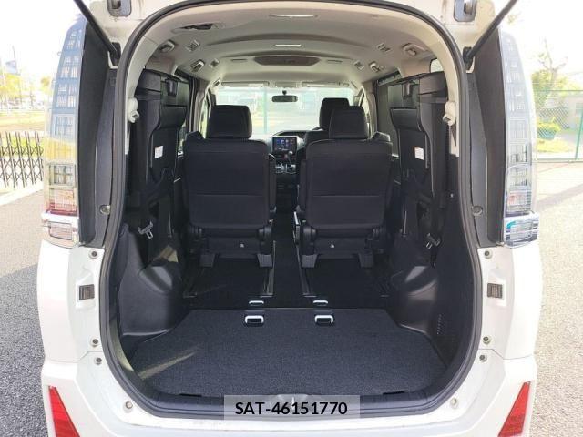 Toyota VOXY 2015-04 6248333-26
