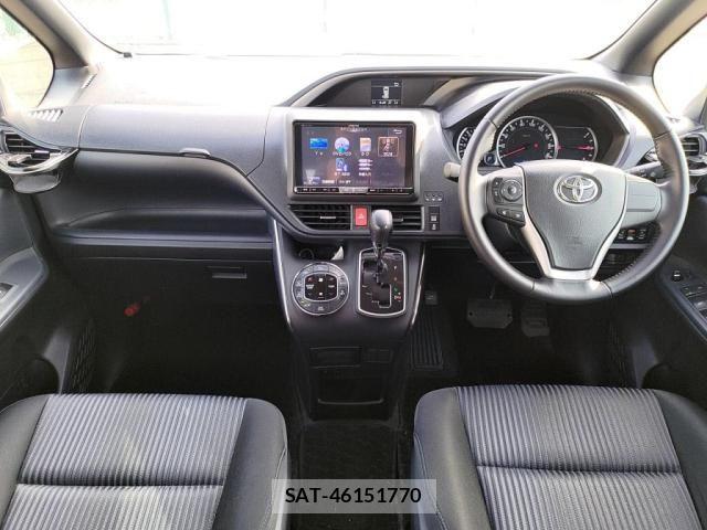 Toyota VOXY 2015-04 6248333-2