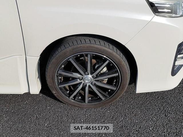 Toyota VOXY 2015-04 6248333-29