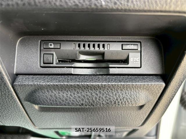 Toyota VOXY 2021-05 6277647-19
