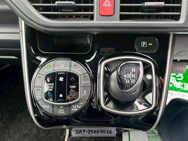 Toyota VOXY 2021-05 6277647-22