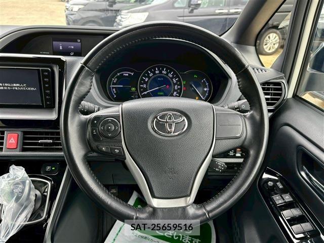 Toyota VOXY 2021-05 6277647-23