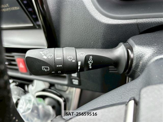 Toyota VOXY 2021-05 6277647-25