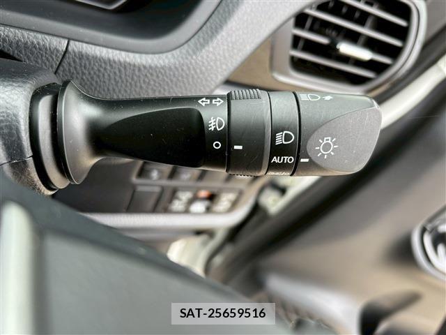 Toyota VOXY 2021-05 6277647-26