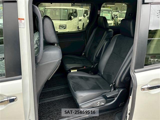Toyota VOXY 2021-05 6277647-4
