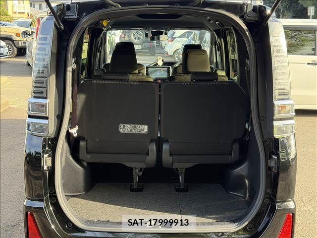 Toyota VOXY 2018-01 6277652-10