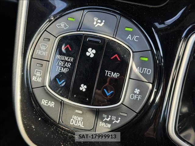 Toyota VOXY 2018-01 6277652-13