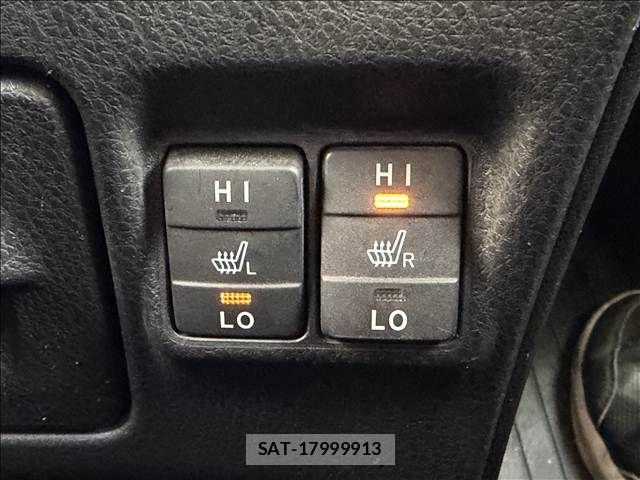 Toyota VOXY 2018-01 6277652-15