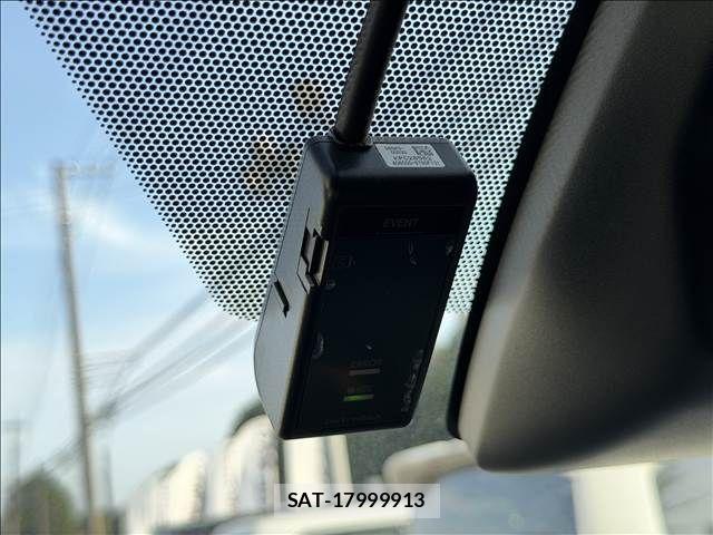 Toyota VOXY 2018-01 6277652-16