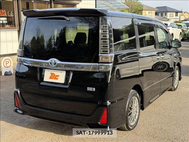 Toyota VOXY 2018-01 6277652-23