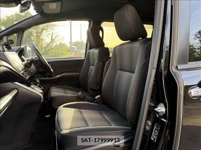 Toyota VOXY 2018-01 6277652-24