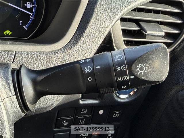 Toyota VOXY 2018-01 6277652-26