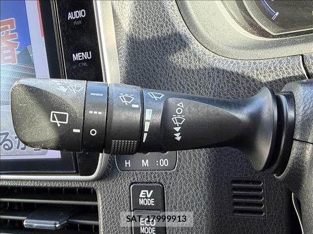 Toyota VOXY 2018-01 6277652-27