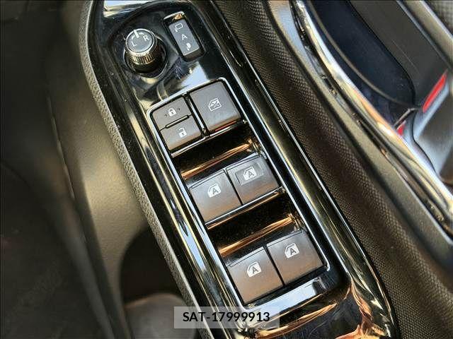 Toyota VOXY 2018-01 6277652-28