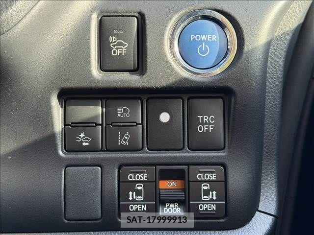 Toyota VOXY 2018-01 6277652-3