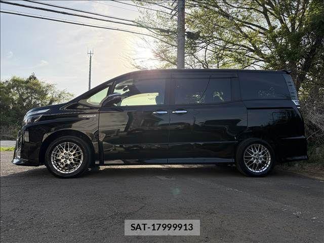 Toyota VOXY 2018-01 6277652-5