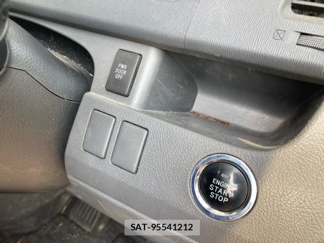 Toyota VOXY 2007-07 6273267-13