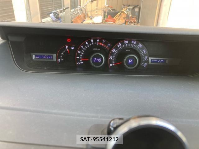 Toyota VOXY 2007-07 6273267-16