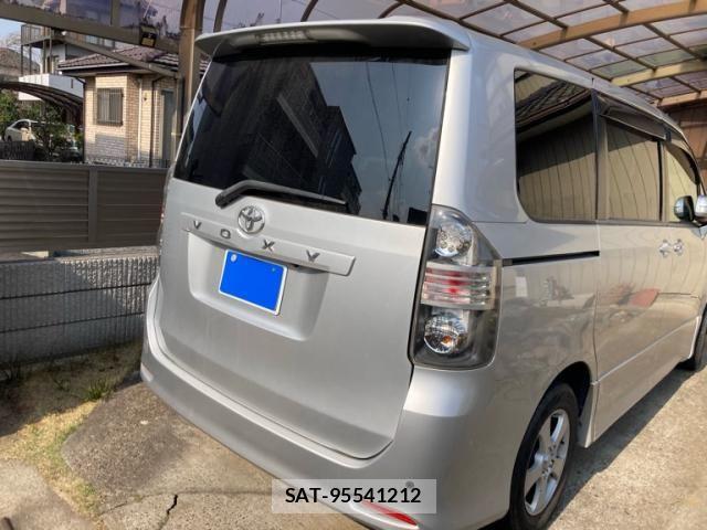 Toyota VOXY 2007-07 6273267-3